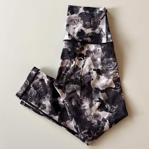 lululemon athletica Pants - Lululemon wunder under